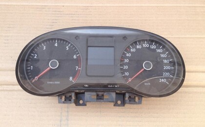 Приборная панель VW Polo (2010-2015г .) 6RF920860